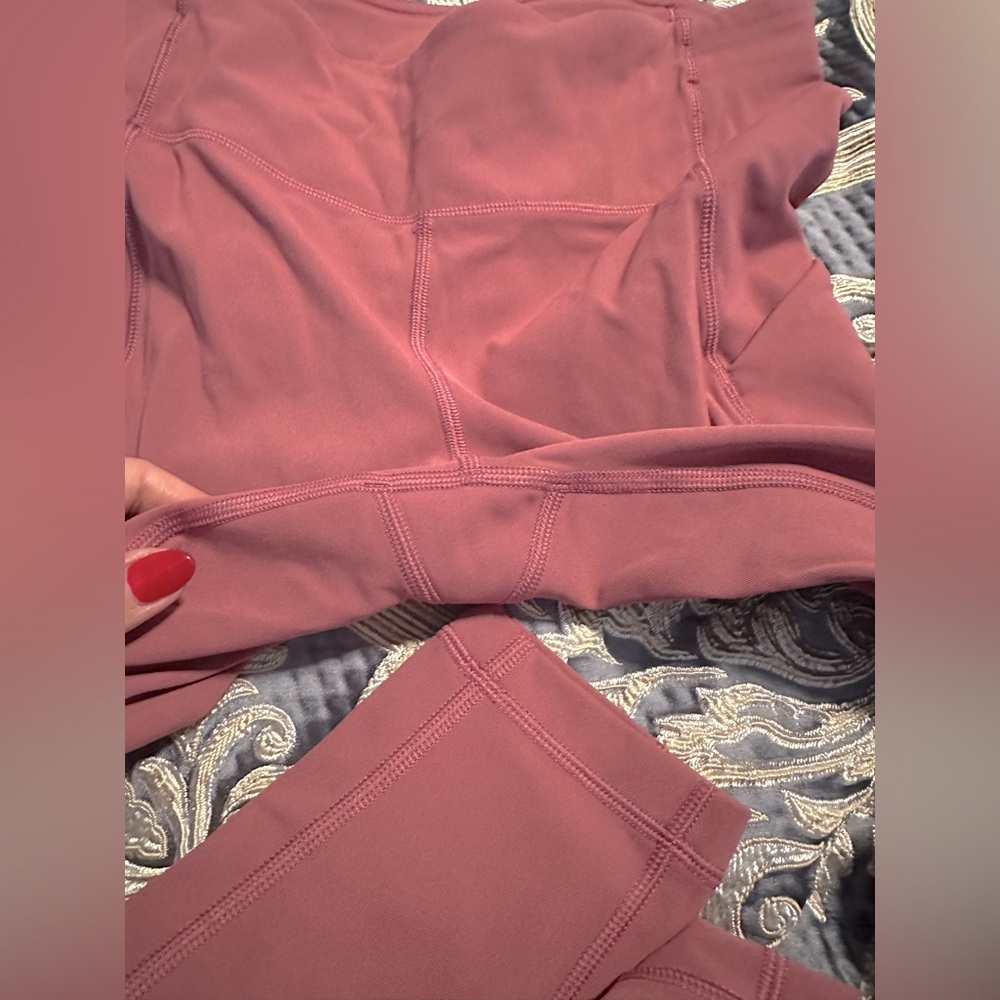 Lululemon Speed Up Tight 28" in Moss Rose - Picture 4 of 5